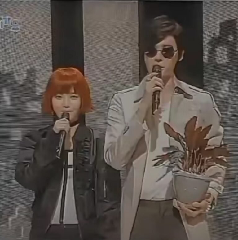 IU and lee Jong-suk